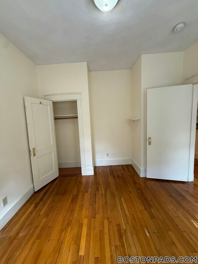 Building Photo - 55 Queensberry St
