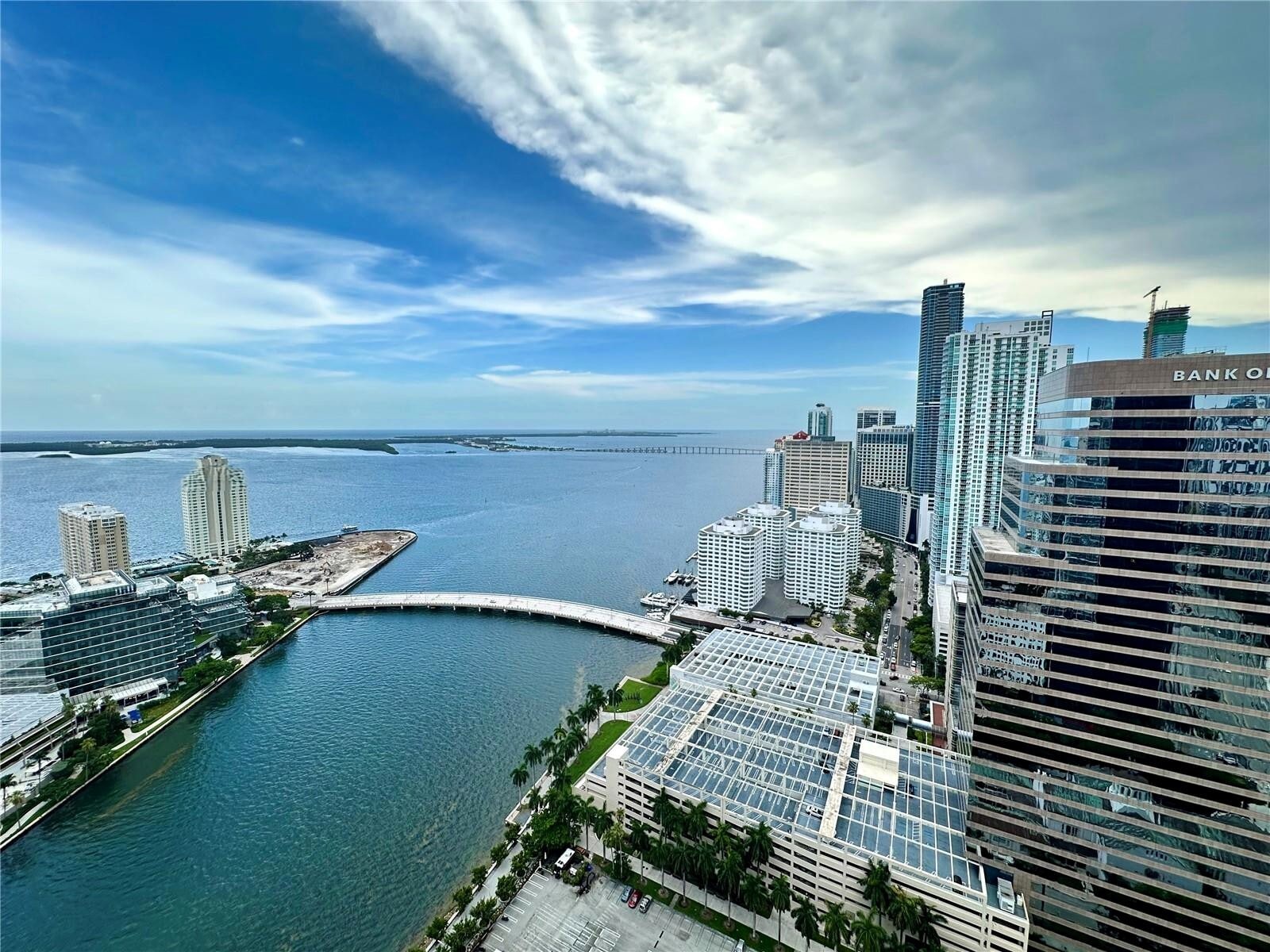 Building Photo - 495 Brickell Ave