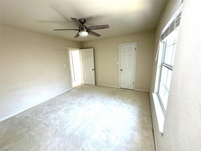 Building Photo - 8807 Splitarrow Dr