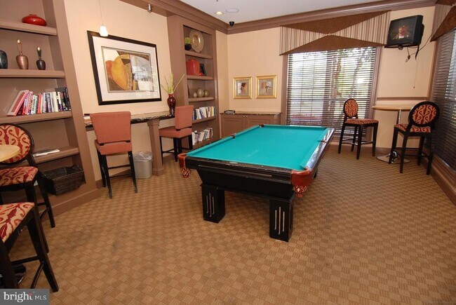 Building Photo - 4860 Eisenhower Ave