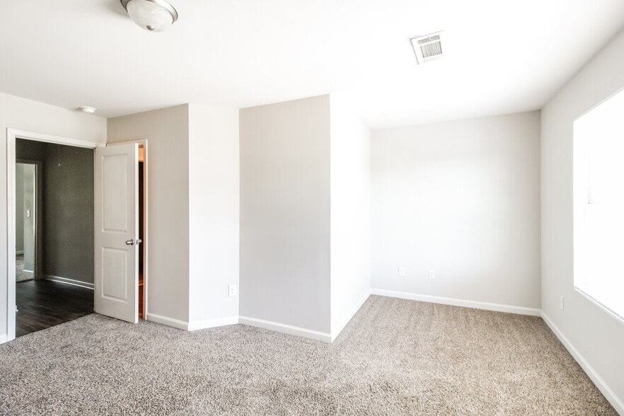 Building Photo - 2745 Marlin Dr