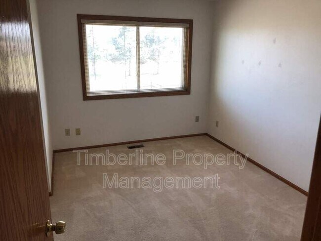 Building Photo - 17960 Bakers Farm Rd