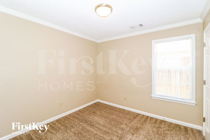 Building Photo - 8930 Lake Springs Cove