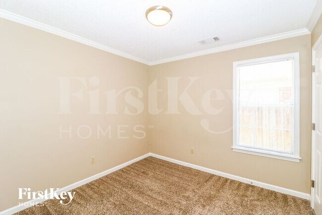 Building Photo - 8930 Lake Springs Cove
