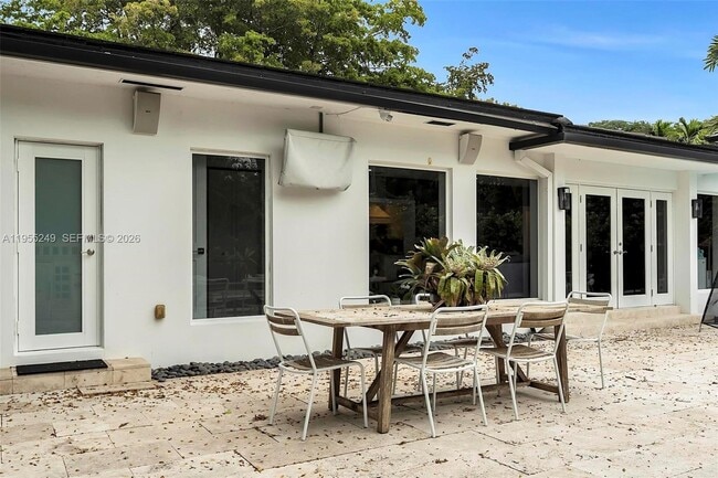 Building Photo - 1444 Mendavia Ave