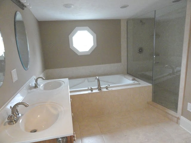 Building Photo - 4 Bed - 1.5 Bath Colonial for Rent in Shaker Heights | Beautiful Updates!