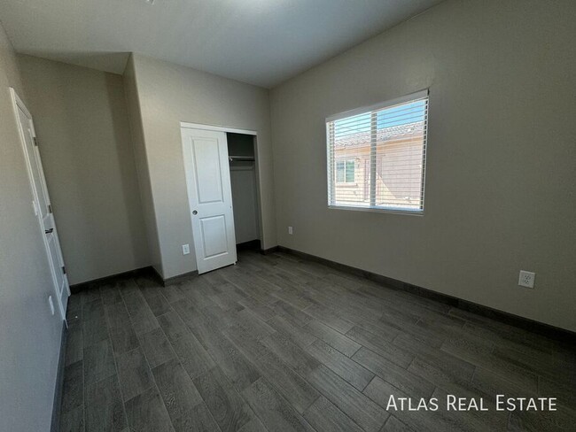 Building Photo - Brand New Duplex with move in special! 2be...