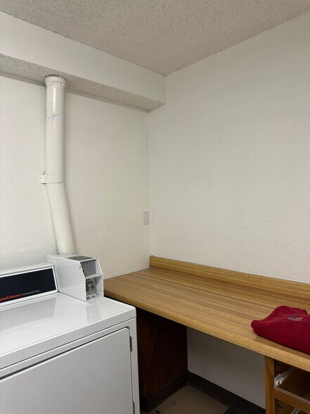 Building Photo - 2410 Rio Dr