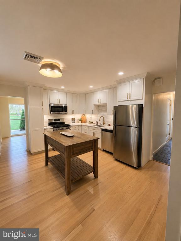 Building Photo - 800 Falcon Ln