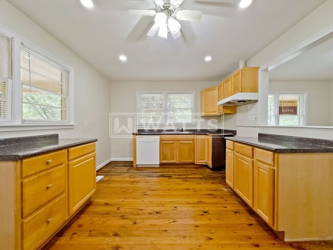 Building Photo - 3-Bedroom, 2-Bath Home in Center Point