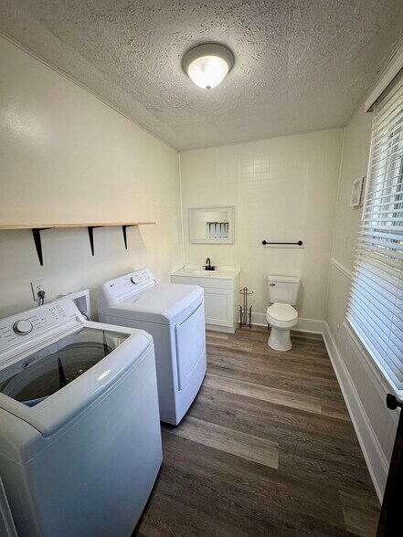 Building Photo - 757 N Jay St