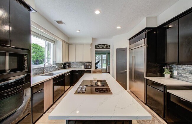Building Photo - 11311 Chevy Chase Dr
