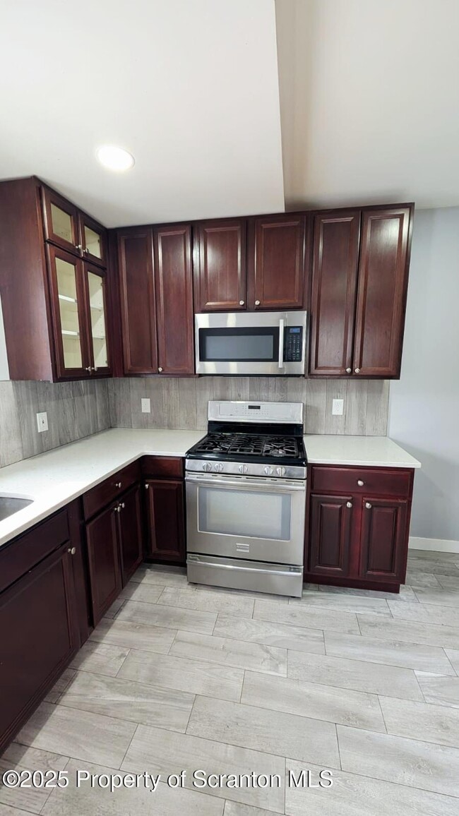 Building Photo - 124 Willow St