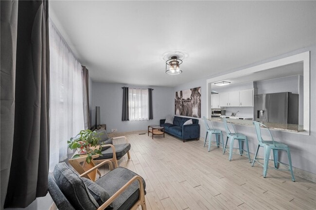 Building Photo - 1202 SW B St