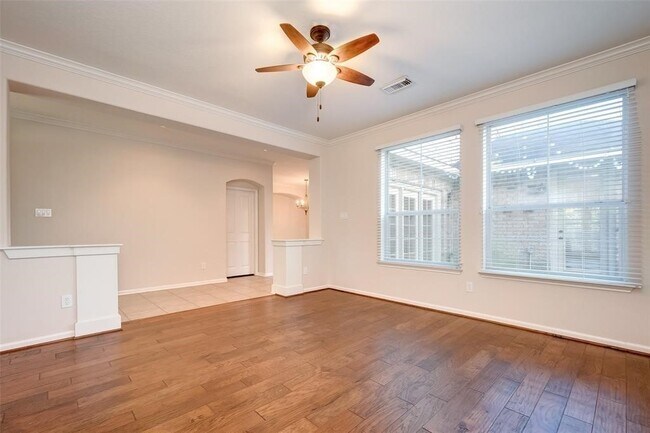 Building Photo - 34 N Longsford Cir