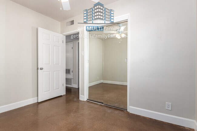 Building Photo - 2618 E Pierson St