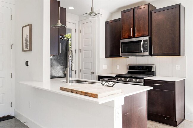 Building Photo - 402 El Paso St