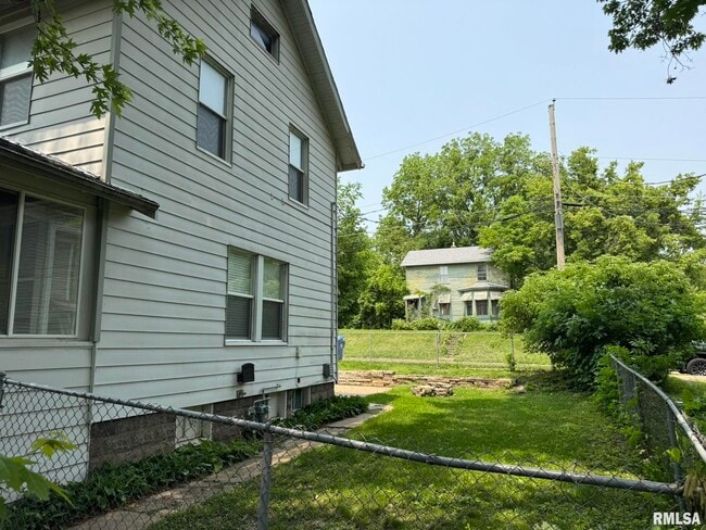 Building Photo - 1018 Arlington Ct