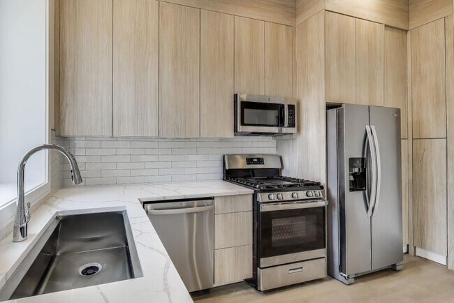 Building Photo - 2 bedroom in Chicago IL 60647
