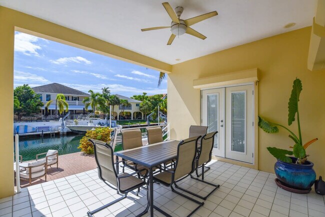 Building Photo - 8 Floral Ave