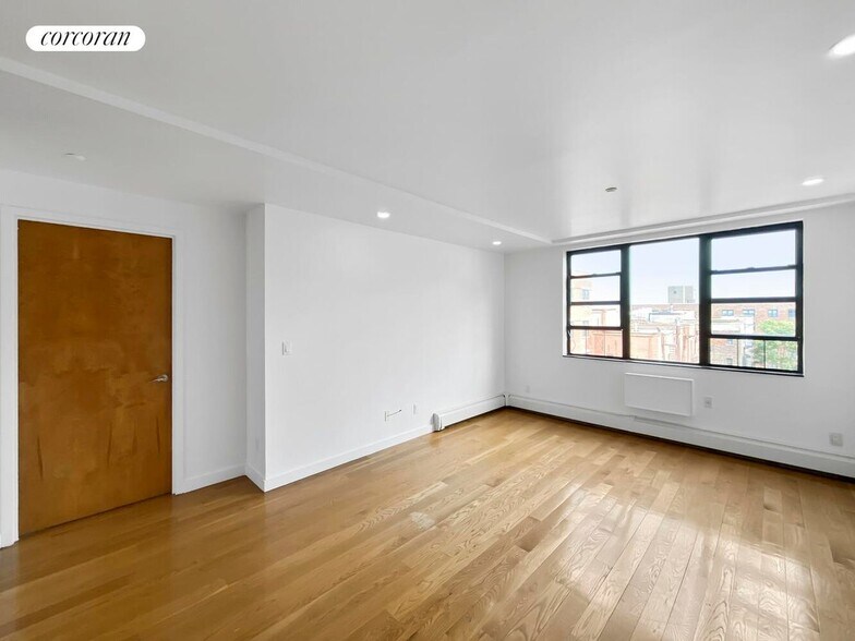 Building Photo - 1405 5th Ave