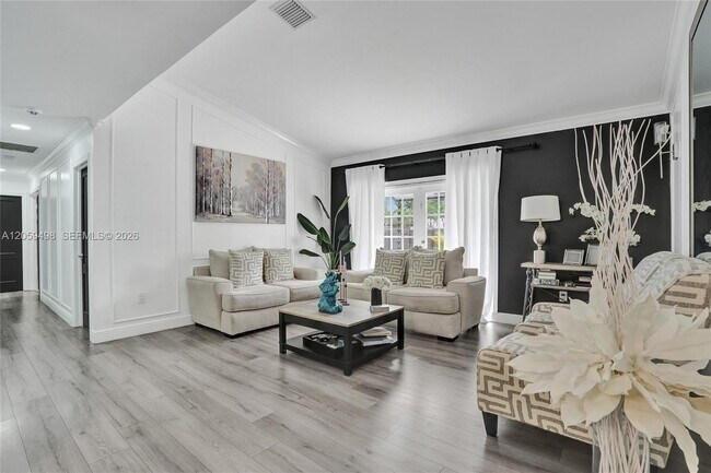 Building Photo - 620 SW 100th Ave
