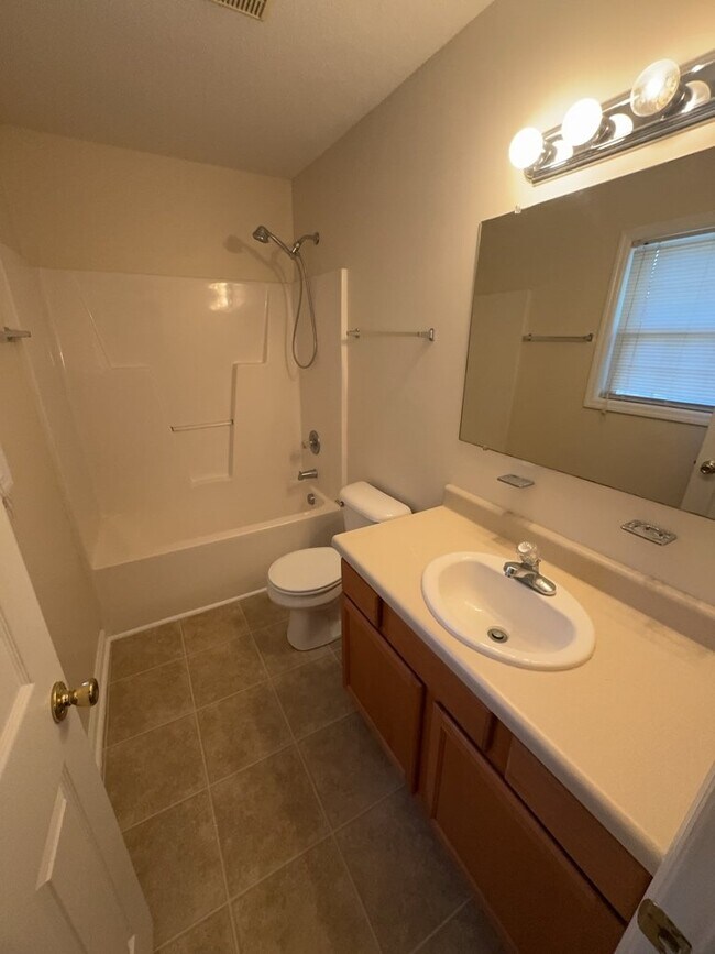 Building Photo - Charming 3 Bedroom, 2 Bath Home in Hubert-132 Daphne Drive