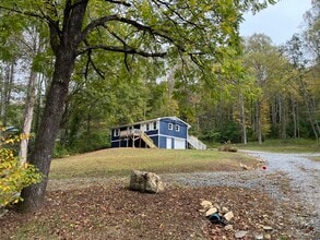 Building Photo - 54 Sam King Rd