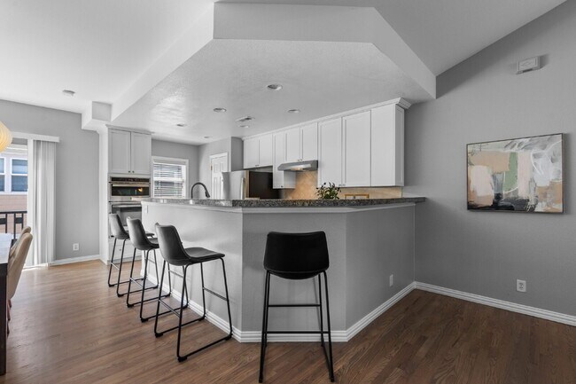 Building Photo - $3,350.00 - 2 Bedroom, 2.5 Bathroom Condo ...