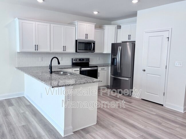 Building Photo - 456 La Maison Ave