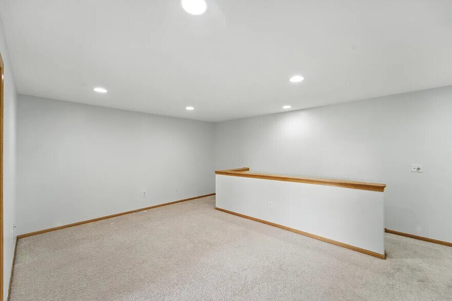 Building Photo - 277 S 79th St