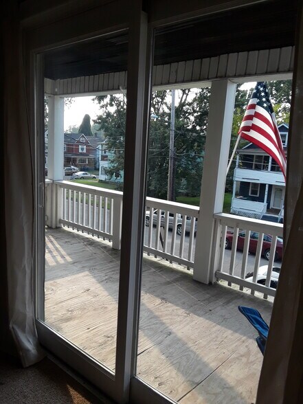 Building Photo - 715 E 4th St