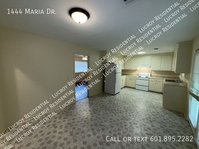 Building Photo - 1444 Maria Dr