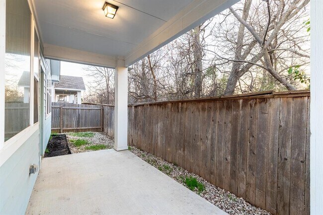 Building Photo - 313 Michaelis Dr