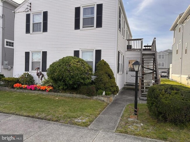 Building Photo - 1335 Simpson Ave
