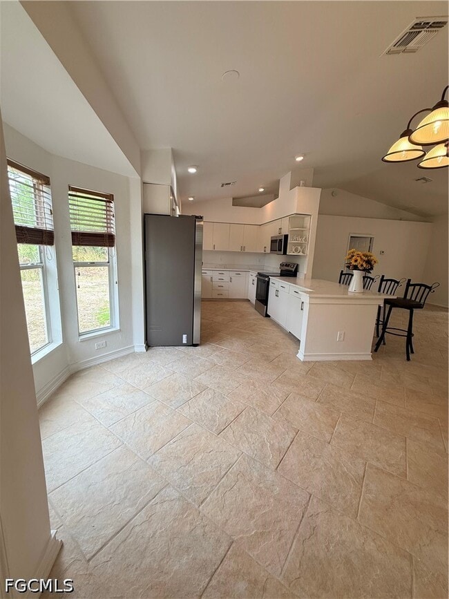 Building Photo - 1371 14th Ave NE