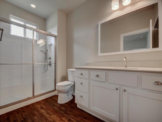 Building Photo - 240 Rose Dr