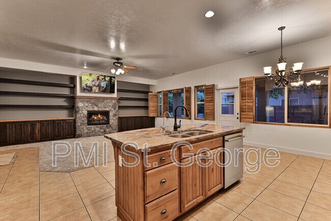 Building Photo - 2478 E Springs Dr