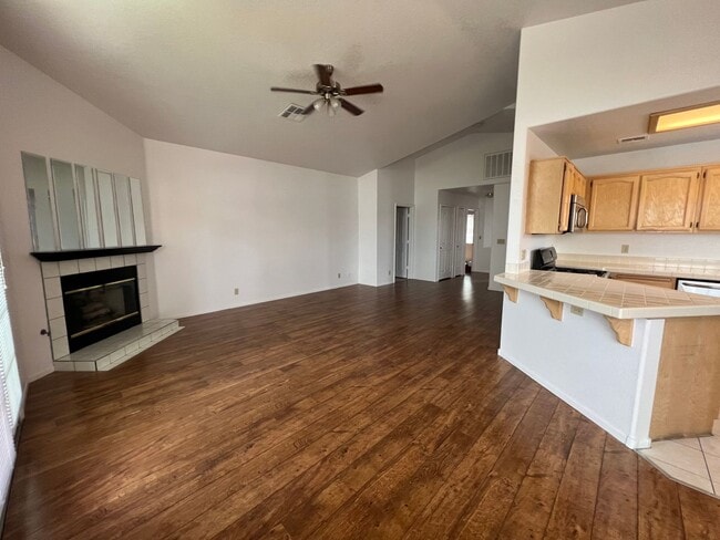 Building Photo - **2 WEEKS FREE OFF OF FIRST MONTH**