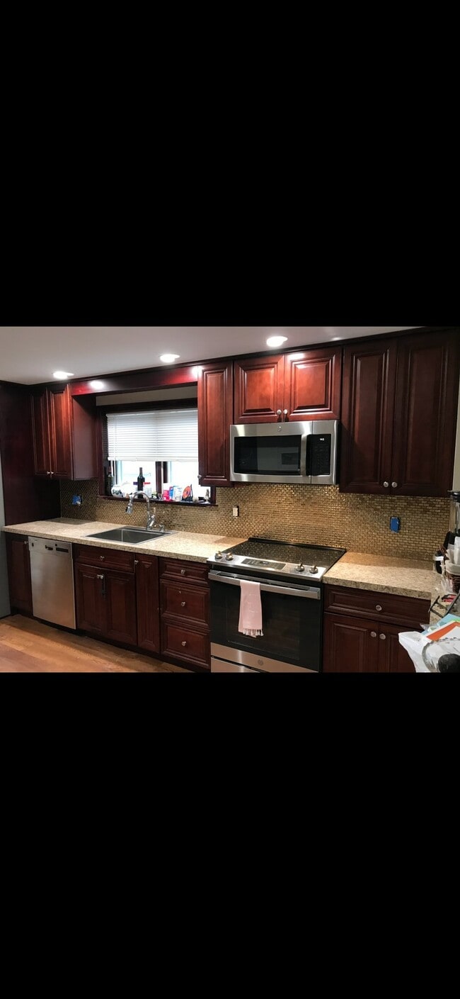 Building Photo - 15 Misty Rd