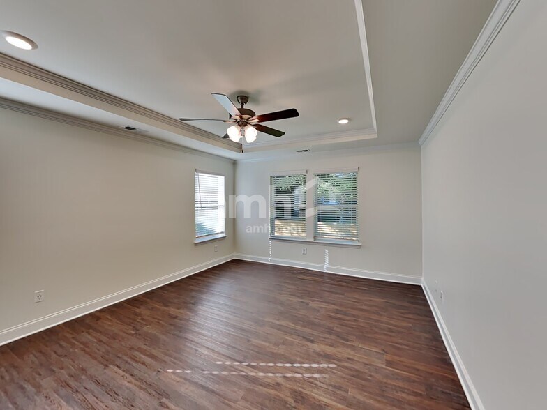 Building Photo - 2072 Windsor Park Ave