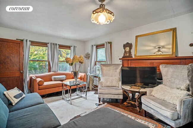 Building Photo - 2976 Noyack Rd