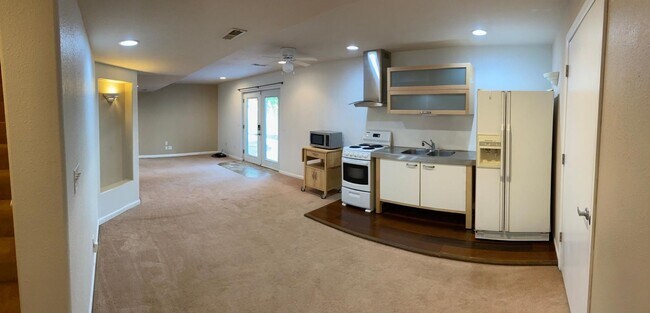 Building Photo - Charming Studio in Superior
