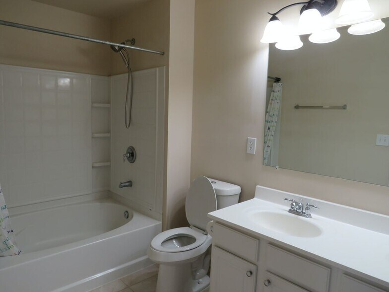 Building Photo - 2240 Landing Ridge Dr