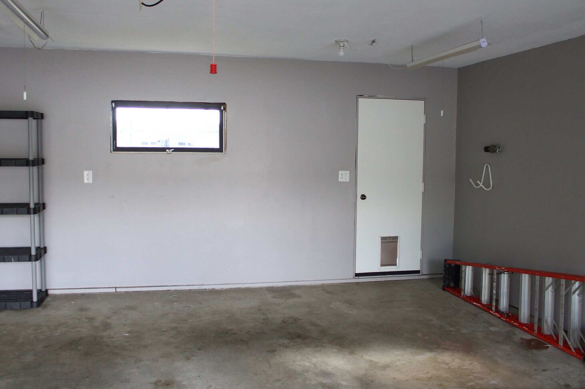 garage - 3991 Whiting Ln NE