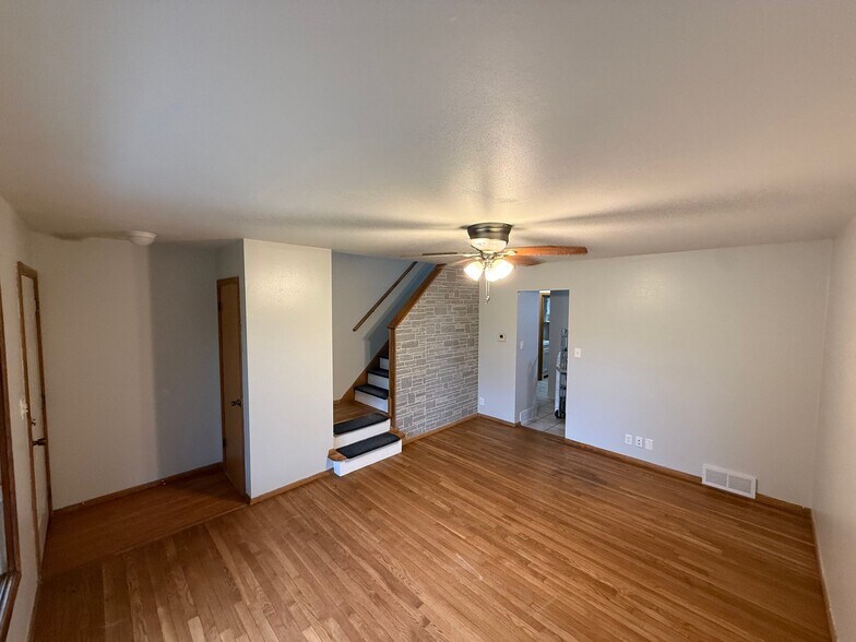 Building Photo - 542 S Newman Rd