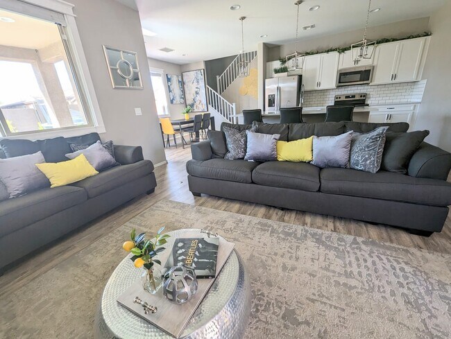 Living Rm - 4391 W Federal Way