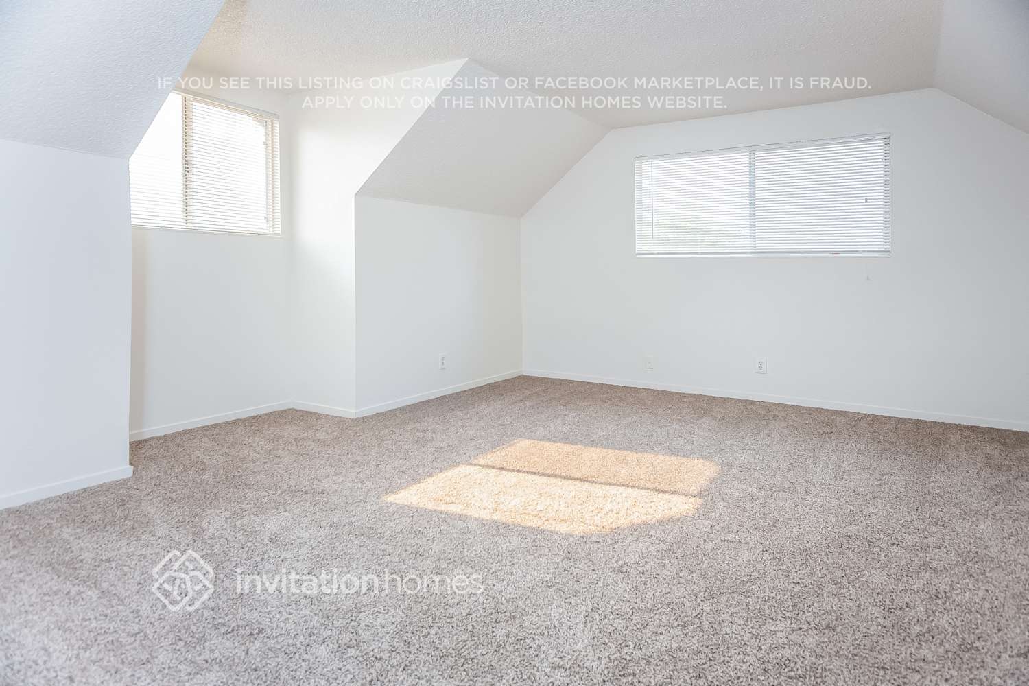 Building Photo - 497 Burlington Dr