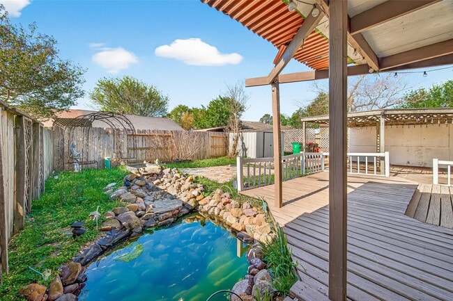 Building Photo - 19531 Woodglen Dr