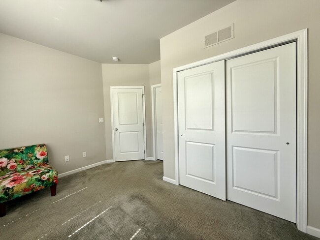 Building Photo - 2731 S Spurway Dr